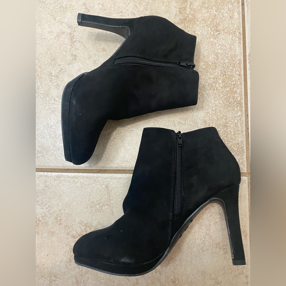 Madden Girl Black Suede Ankle Booties with High Heel, Size 7 - Picture 4 of 9